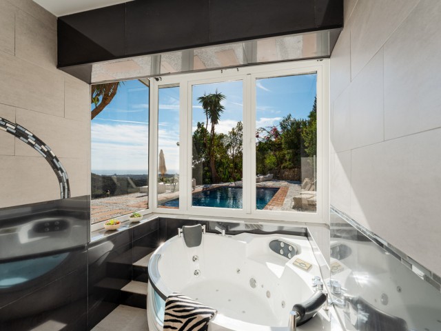 Villa avec 6 Chambres  à El Madroñal