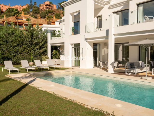 5 Bedrooms Villa in Monte Halcones