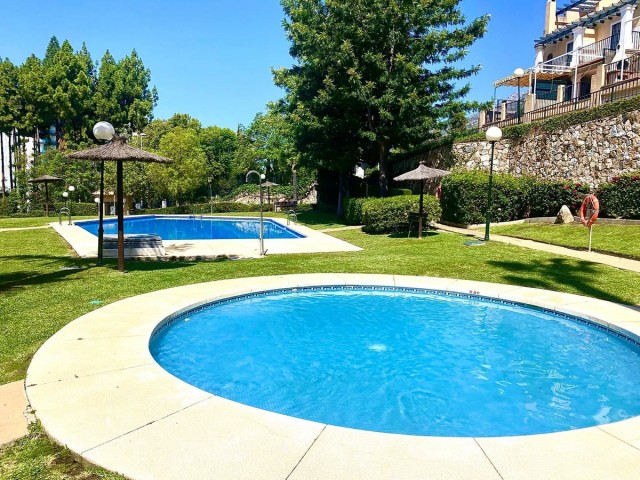 Maison mitoyenne avec 4 Chambres  à Marbella