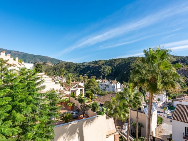 4 Bedrooms Townhouse in Benahavís