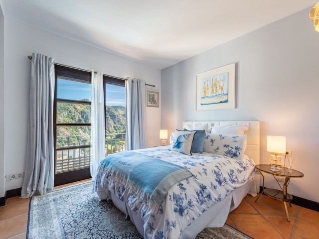 4 Bedrooms Townhouse in Benahavís