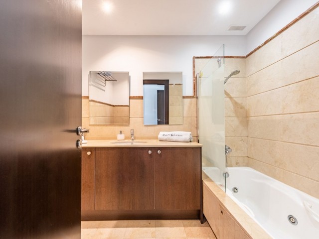 4 Bedrooms Townhouse in Benahavís