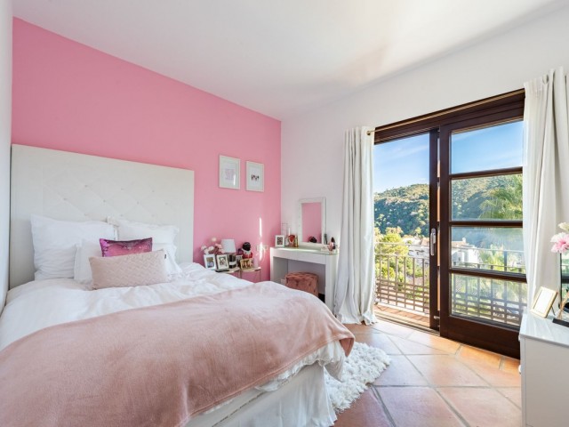 4 Bedrooms Townhouse in Benahavís