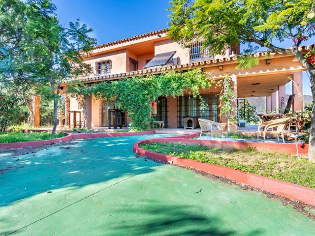 4 Bedrooms Villa in Mijas