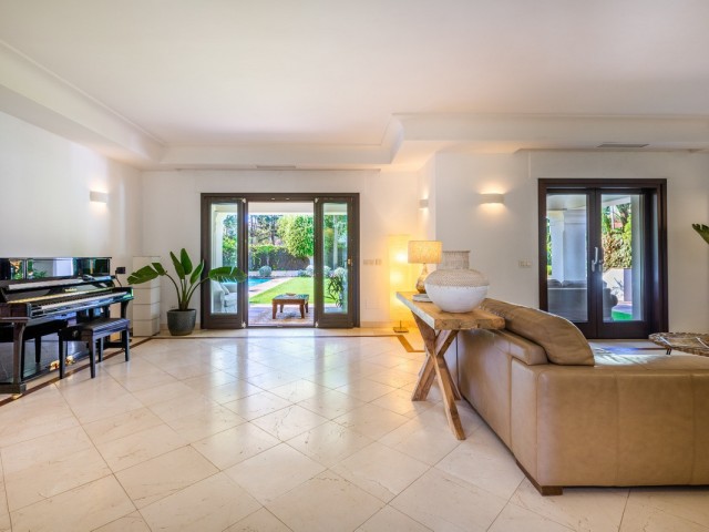 6 Makuuhuoneen Huvila Guadalmina Baja