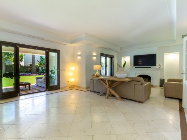 6 Makuuhuoneen Huvila Guadalmina Baja