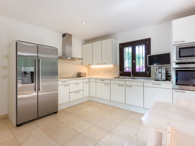 6 Makuuhuoneen Huvila Guadalmina Baja