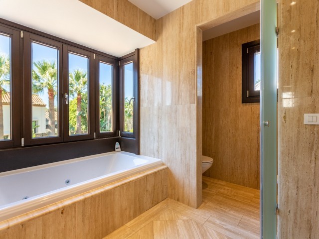 6 Makuuhuoneen Huvila Guadalmina Baja