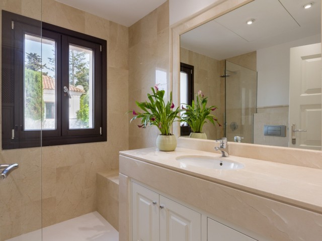 6 Makuuhuoneen Huvila Guadalmina Baja