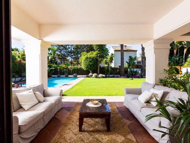 6 Makuuhuoneen Huvila Guadalmina Baja