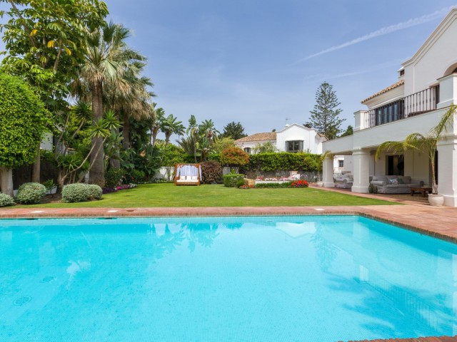 6 Makuuhuoneen Huvila Guadalmina Baja