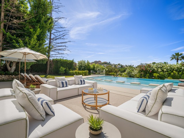 Villa avec 6 Chambres  à Nueva Andalucía