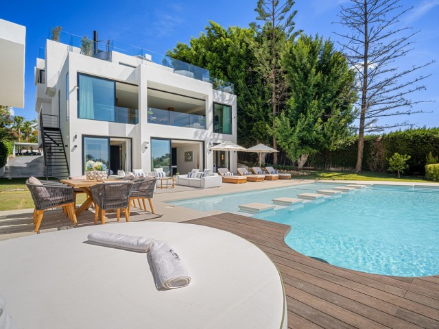 Villa avec 6 Chambres  à Nueva Andalucía