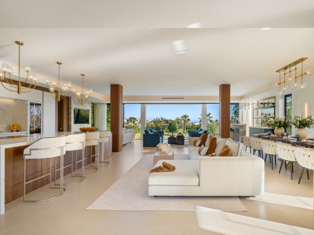 Villa avec 6 Chambres  à Nueva Andalucía