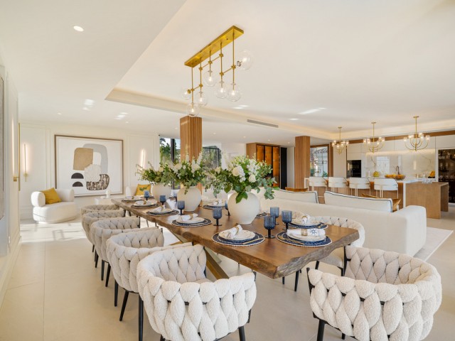 Villa avec 6 Chambres  à Nueva Andalucía