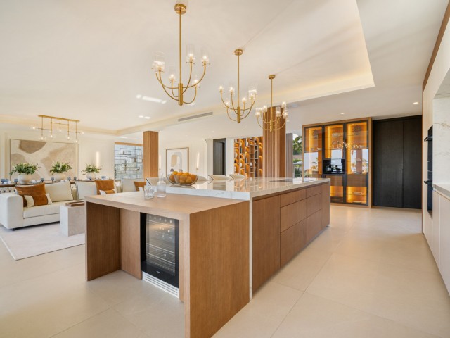 Villa avec 6 Chambres  à Nueva Andalucía