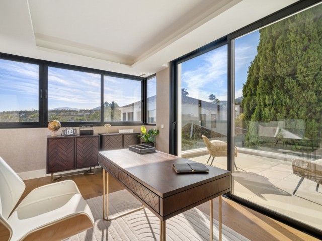 Villa avec 6 Chambres  à Nueva Andalucía