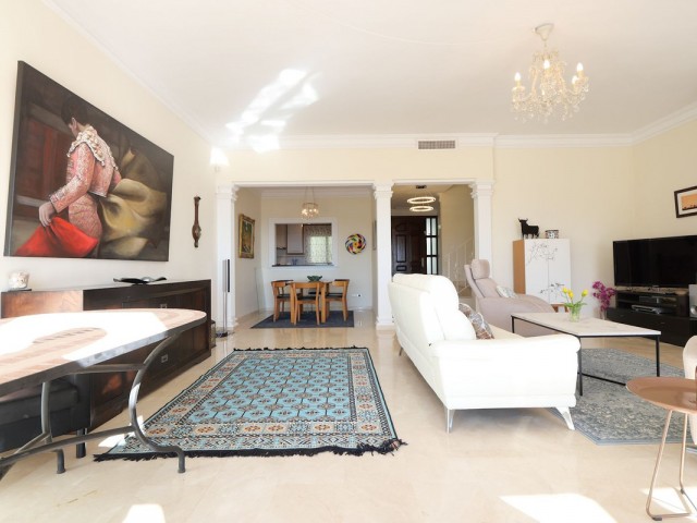 Apartamento con 3 Dormitorios  en Cabopino