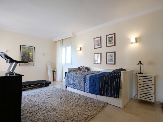 Apartamento con 3 Dormitorios  en Cabopino