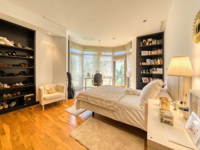 6 Bedrooms Apartment in Puerto Banús