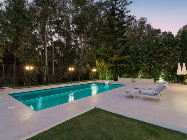5 Bedrooms Villa in Nueva Andalucía