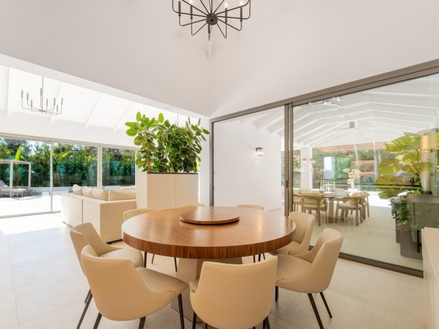 5 Bedrooms Villa in Nueva Andalucía