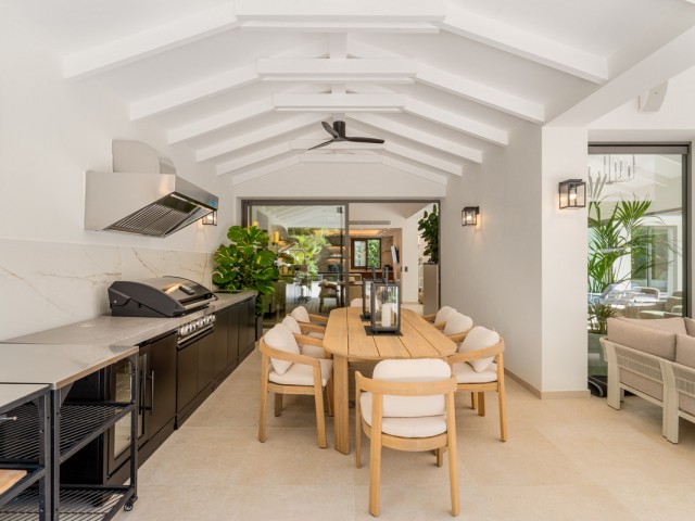 5 Bedrooms Villa in Nueva Andalucía