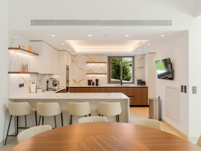 5 Bedrooms Villa in Nueva Andalucía