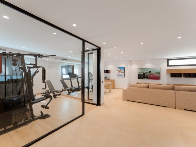 5 Bedrooms Villa in Nueva Andalucía