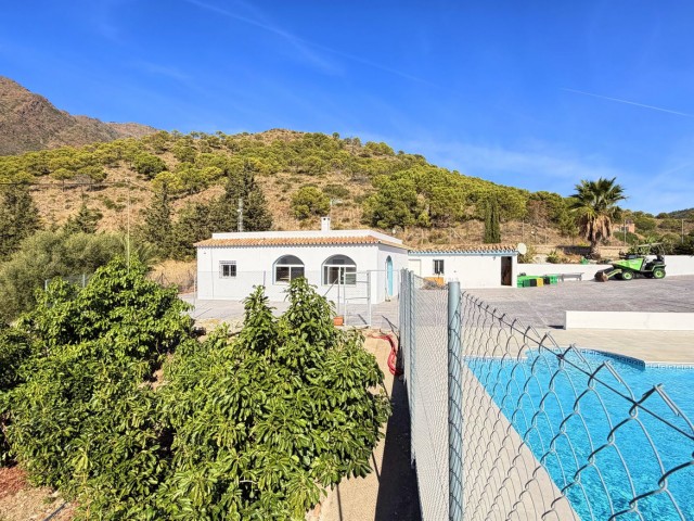 Villa avec 4 Chambres  à Estepona
