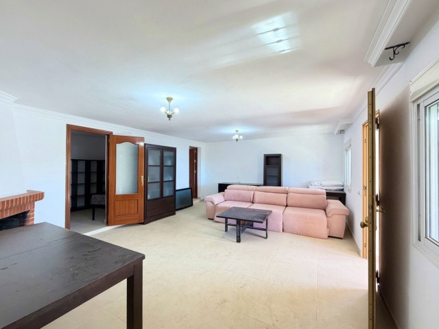 Villa avec 4 Chambres  à Estepona