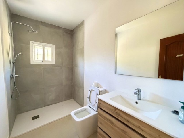 Villa avec 4 Chambres  à Estepona