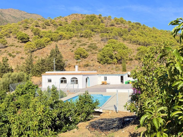 4 Schlafzimmer Villa in Estepona