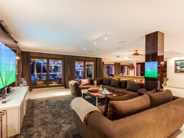 5 Bedrooms Villa in Benahavís