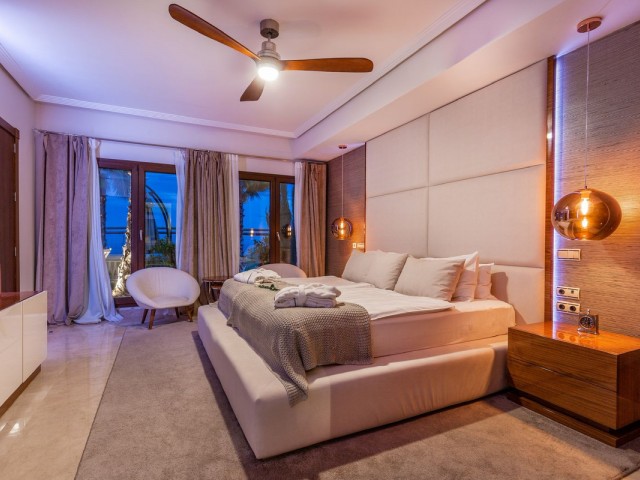 5 Bedrooms Villa in Benahavís