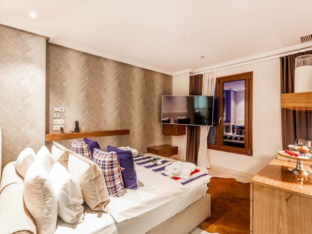 5 Bedrooms Villa in Benahavís