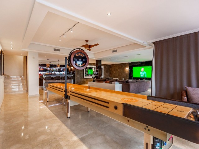 5 Bedrooms Villa in Benahavís