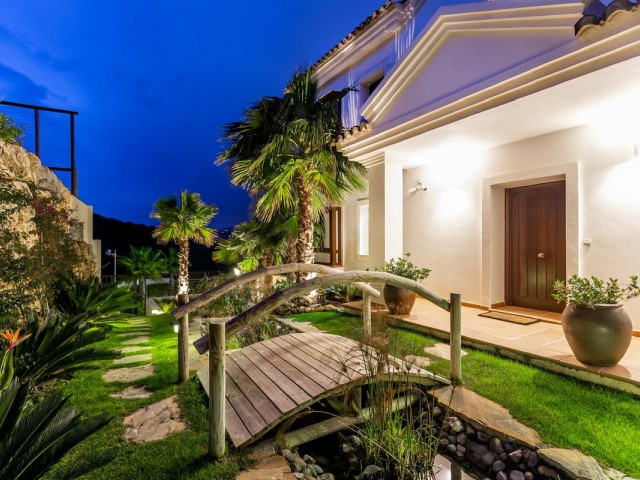 5 Bedrooms Villa in Benahavís