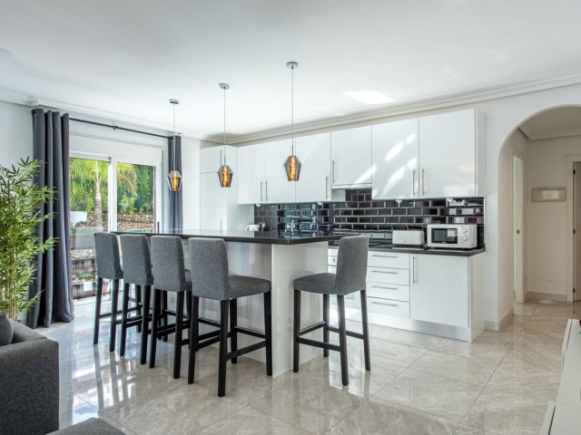 3 Soveroms Leilighet i Nueva Andalucía