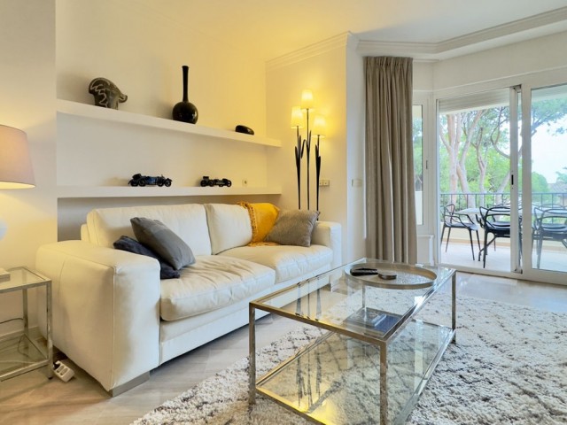 2 Bedrooms Apartment in Elviria