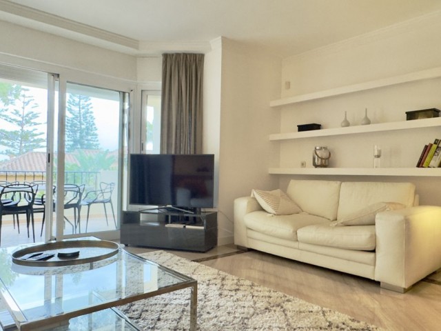 2 Bedrooms Apartment in Elviria