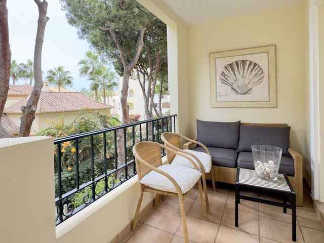 2 Bedrooms Apartment in Elviria