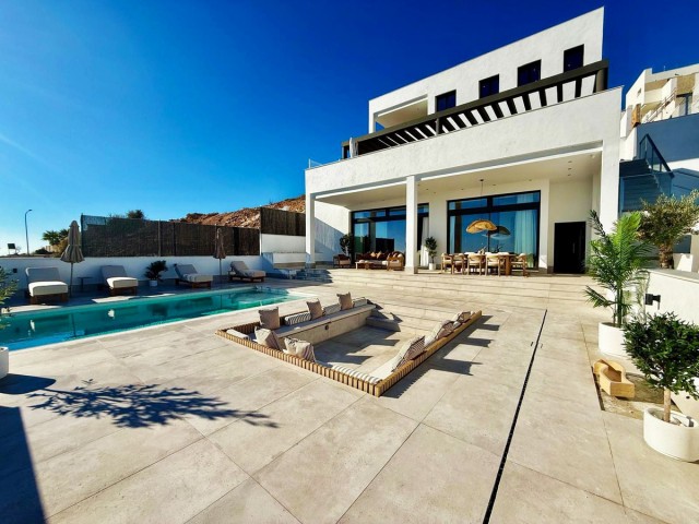 4 Bedrooms Villa in Benalmadena