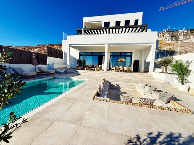 4 Bedrooms Villa in Benalmadena