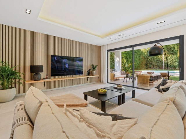 Villa con 5 Dormitorios  en Nueva Andalucía