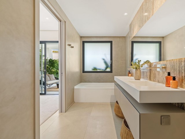 Villa con 5 Dormitorios  en Nueva Andalucía