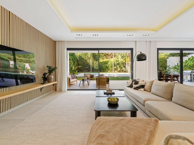 Villa con 5 Dormitorios  en Nueva Andalucía