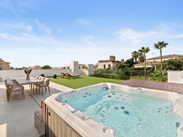 Villa con 5 Dormitorios  en Nueva Andalucía