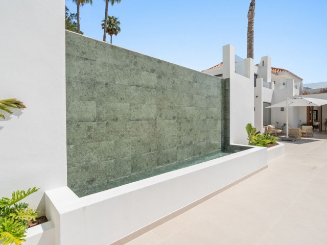 Villa con 5 Dormitorios  en Nueva Andalucía