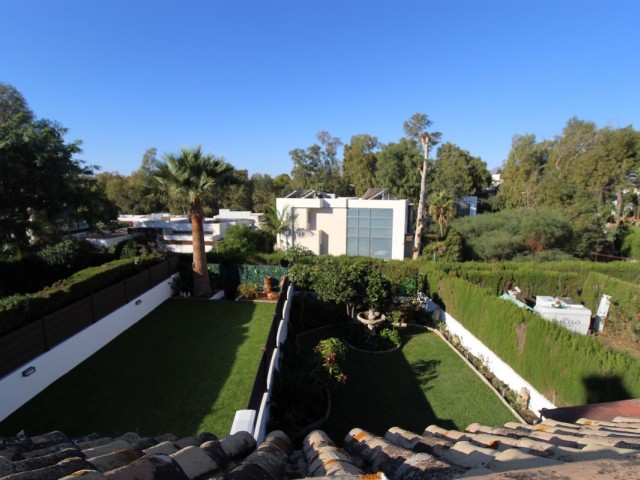 Maison mitoyenne avec 5 Chambres  à Estepona
